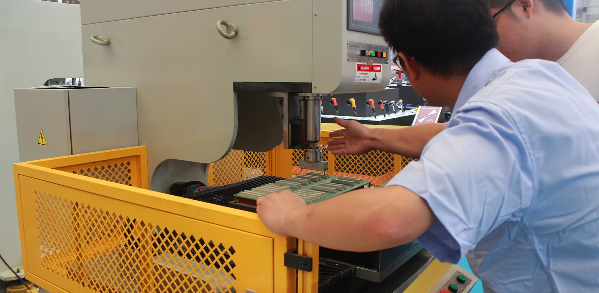 氣液增壓缸、液壓油缸、伺服電動(dòng)缸、壓機(jī)